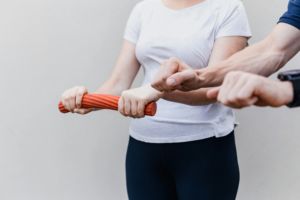 Rééducation après opération : pourquoi la faire à domicile ?